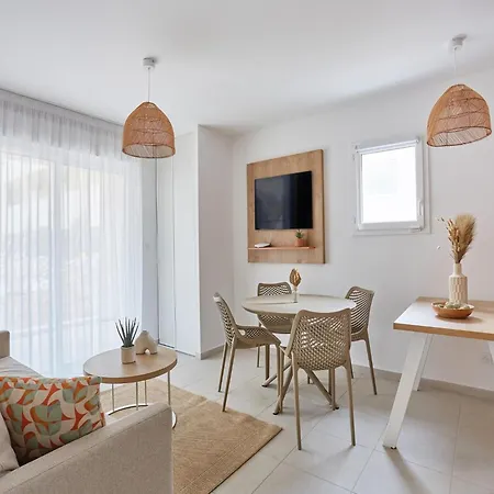 Newly Built Holiday Near The Beach Руайян