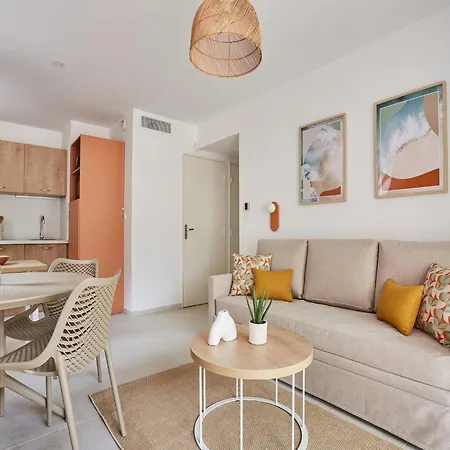 Апартаменты Newly Built Holiday Near The Beach Руайян