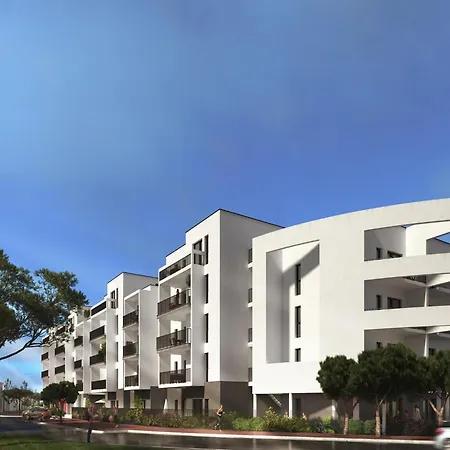 Апартаменты Newly Built Holiday Near The Beach Руайян